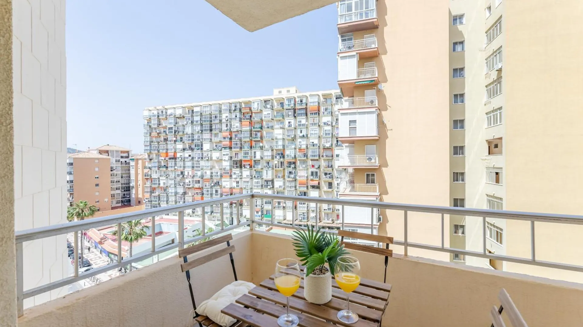 Stylish 2Bd Apt In The Centre 10 Minutes Away From The Beach Torremolinos Appartement