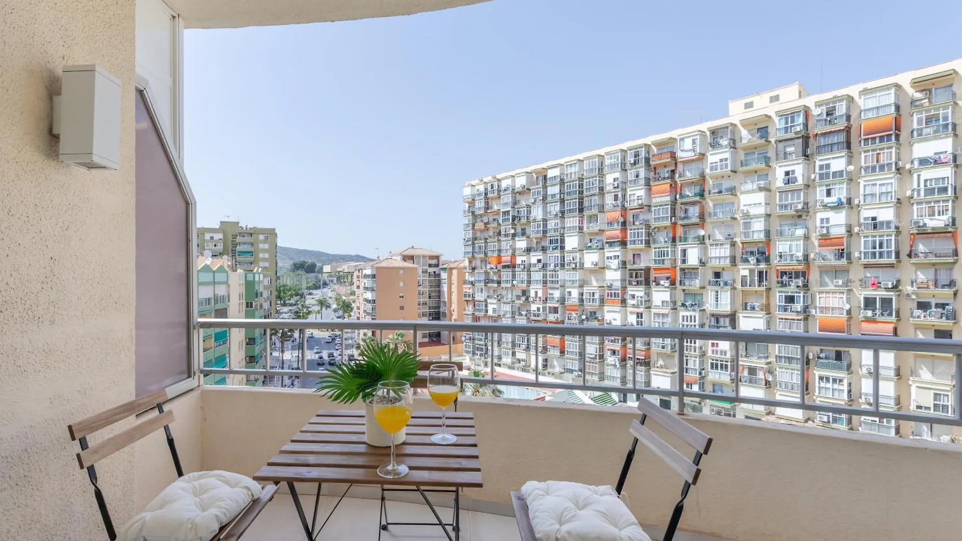 Stylish 2Bd Apt In The Centre 10 Minutes Away From The Beach Torremolinos Appartement
