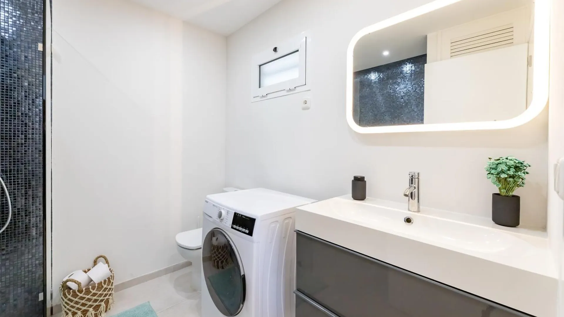 Stylish 2Bd Apt In The Centre 10 Minutes Away From The Beach Torremolinos