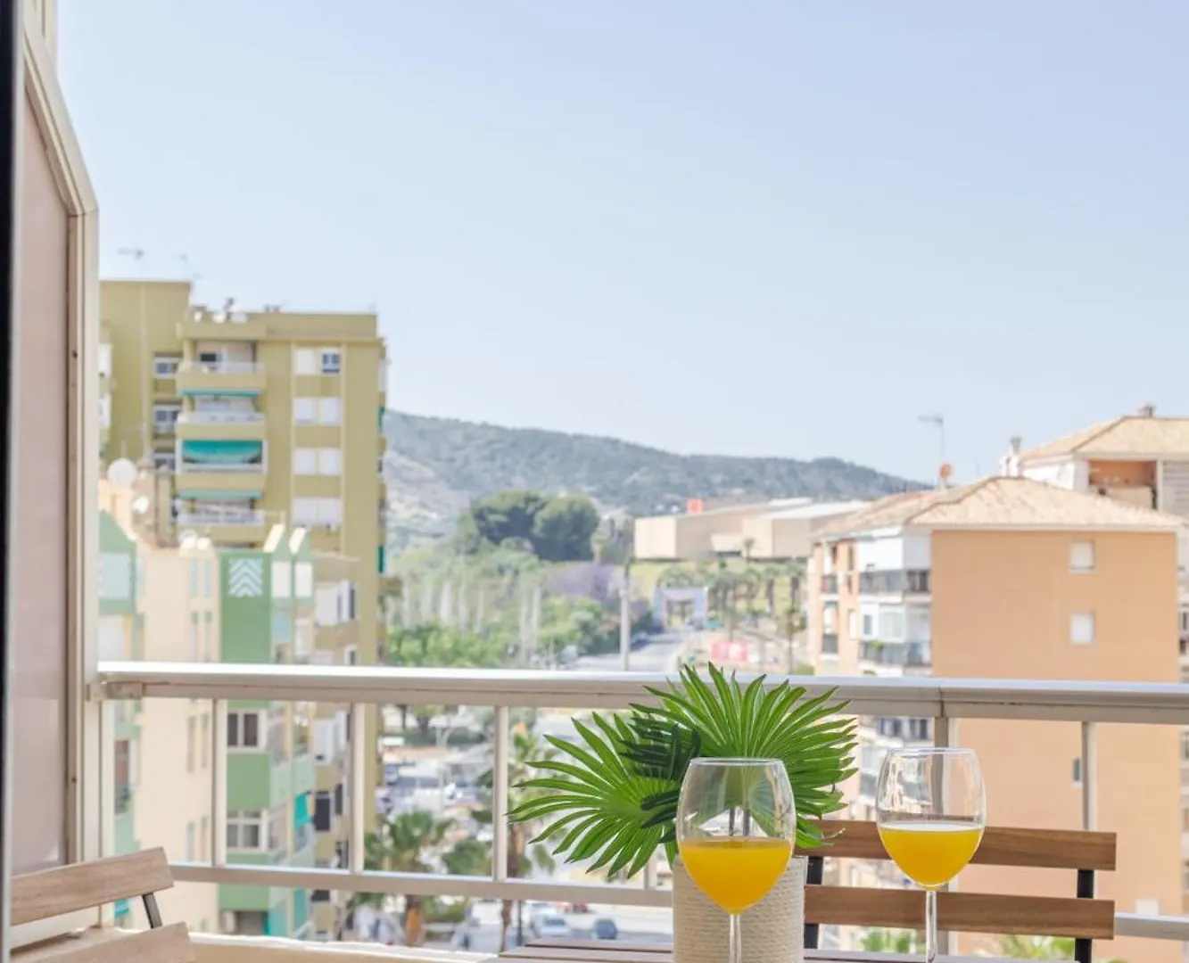 Stylish 2Bd Apt In The Centre 10 Minutes Away From The Beach Torremolinos Apartment