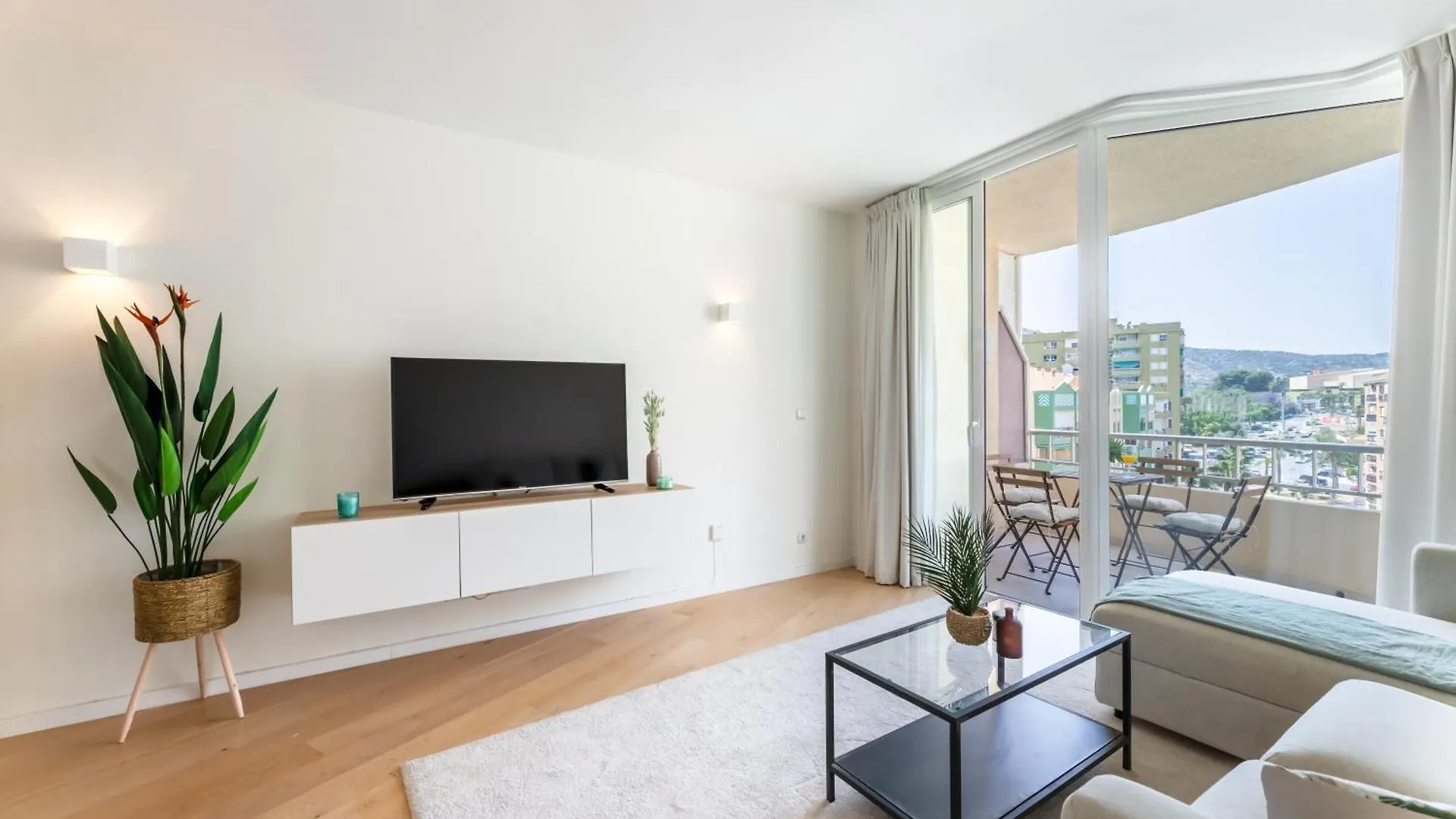 Stylish 2Bd Apt In The Centre 10 Minutes Away From The Beach Torremolinos Apartment