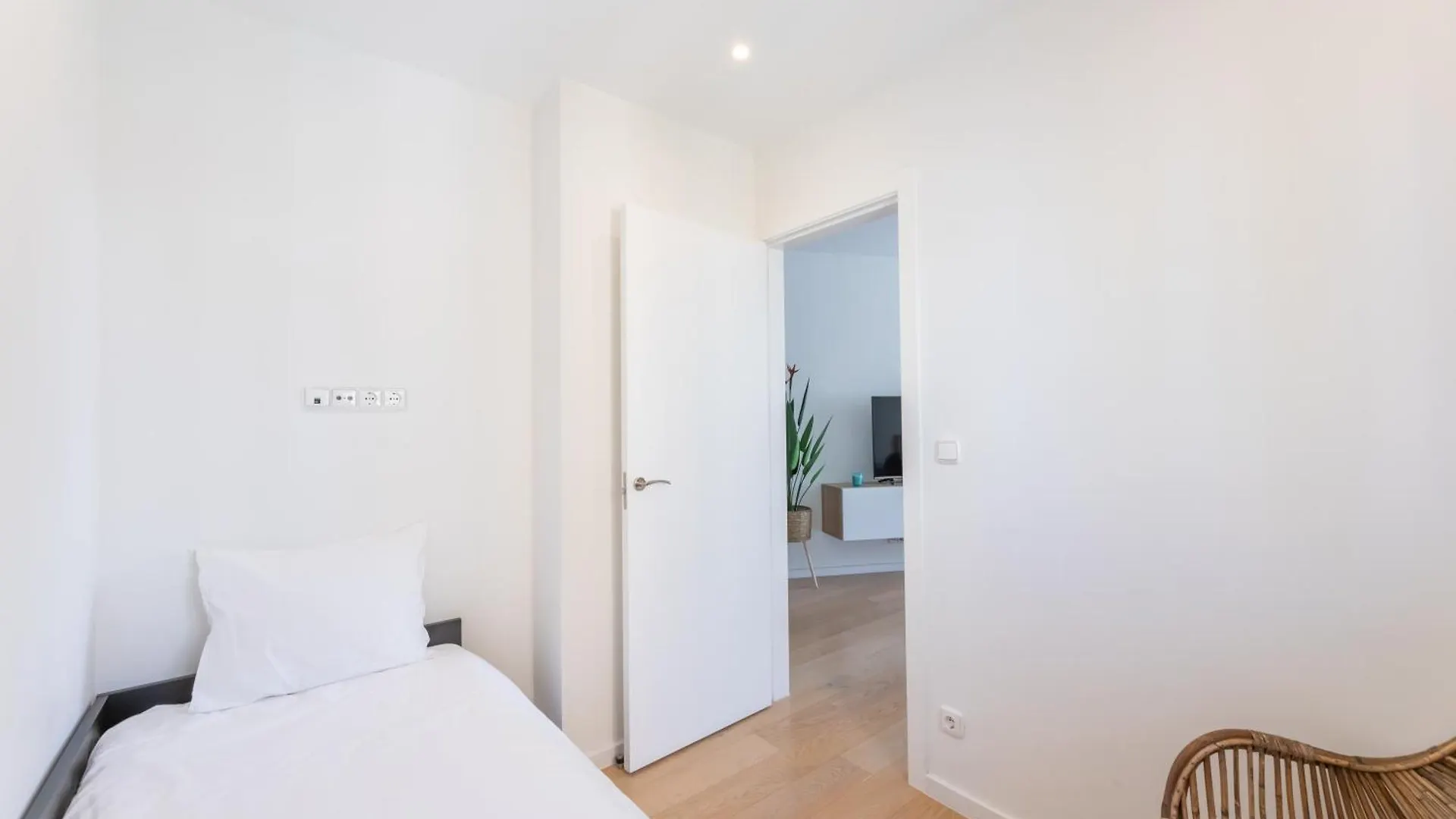 Stylish 2Bd Apt In The Centre 10 Minutes Away From The Beach Торремолинос