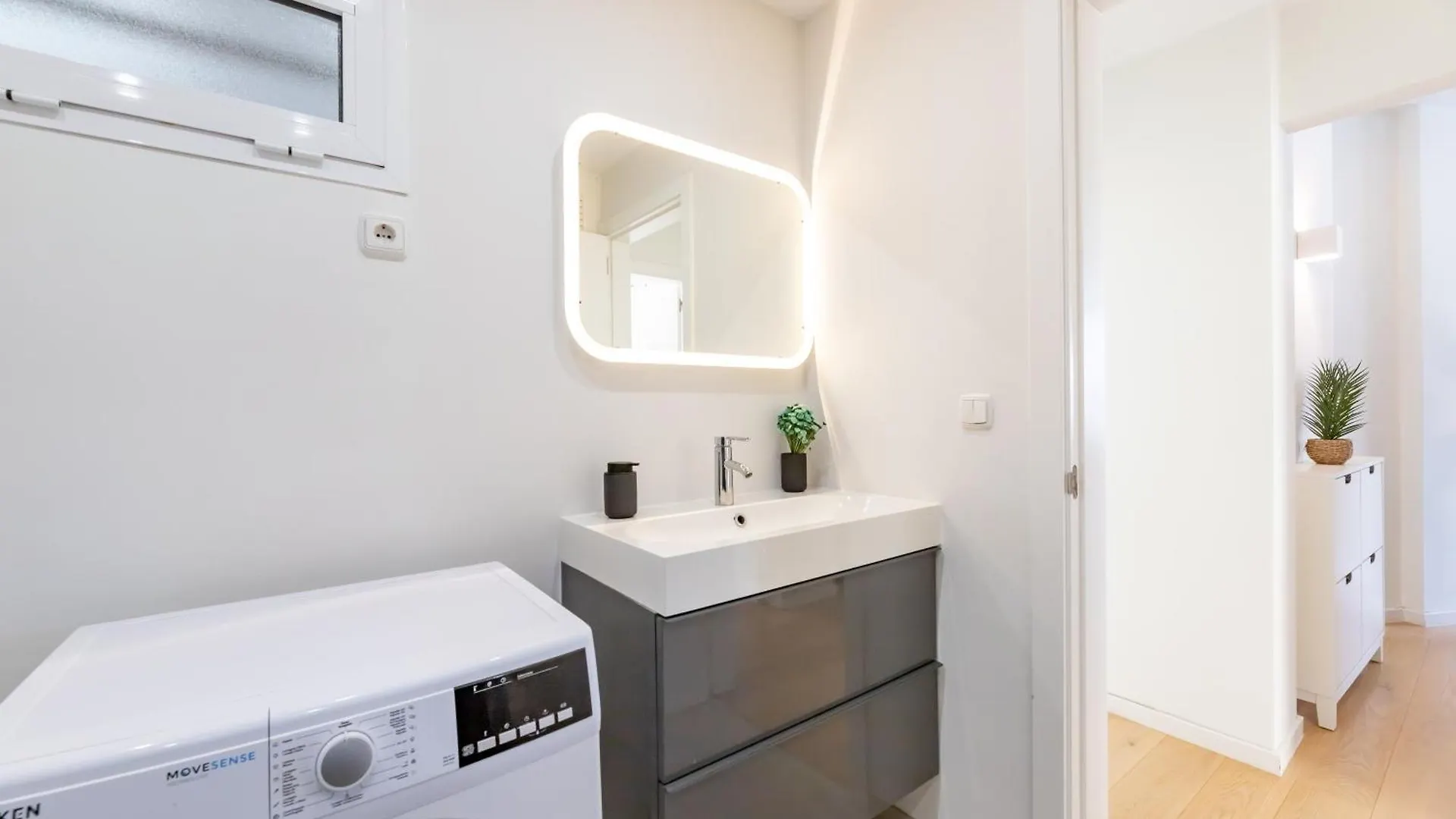 Stylish 2Bd Apt In The Centre 10 Minutes Away From The Beach Торремолинос Апартаменты