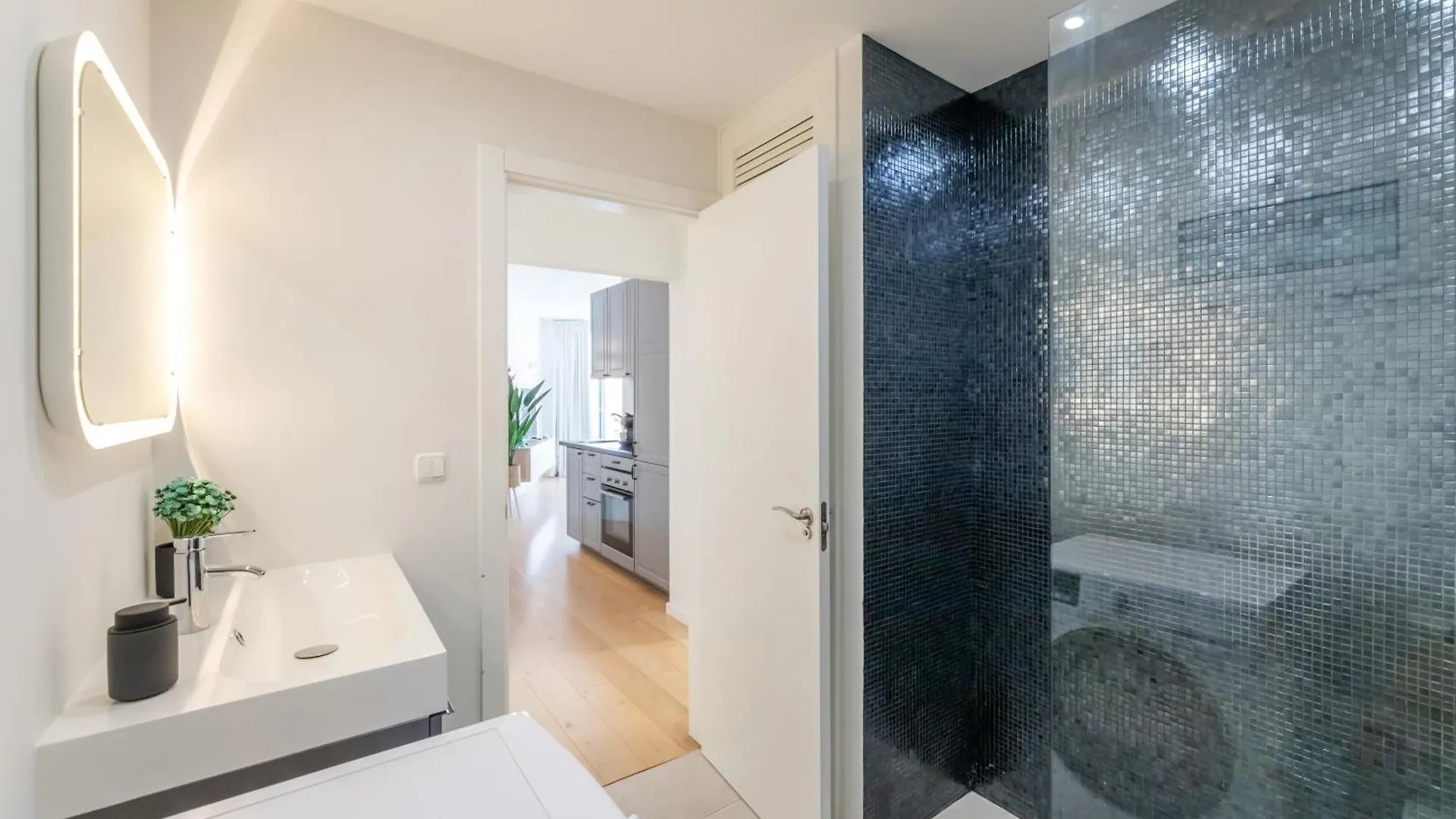 Stylish 2Bd Apt In The Centre 10 Minutes Away From The Beach Торремолинос 0*,  Испания